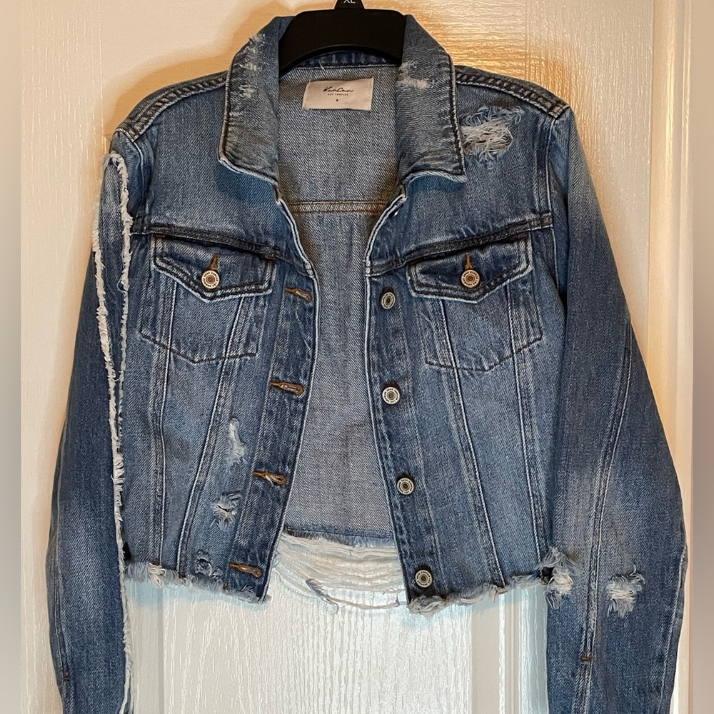 Kancan Los Angeles Distressed Jean Jacket with Frayed Bottom. 100% Cotton. - Picture 11 of 15